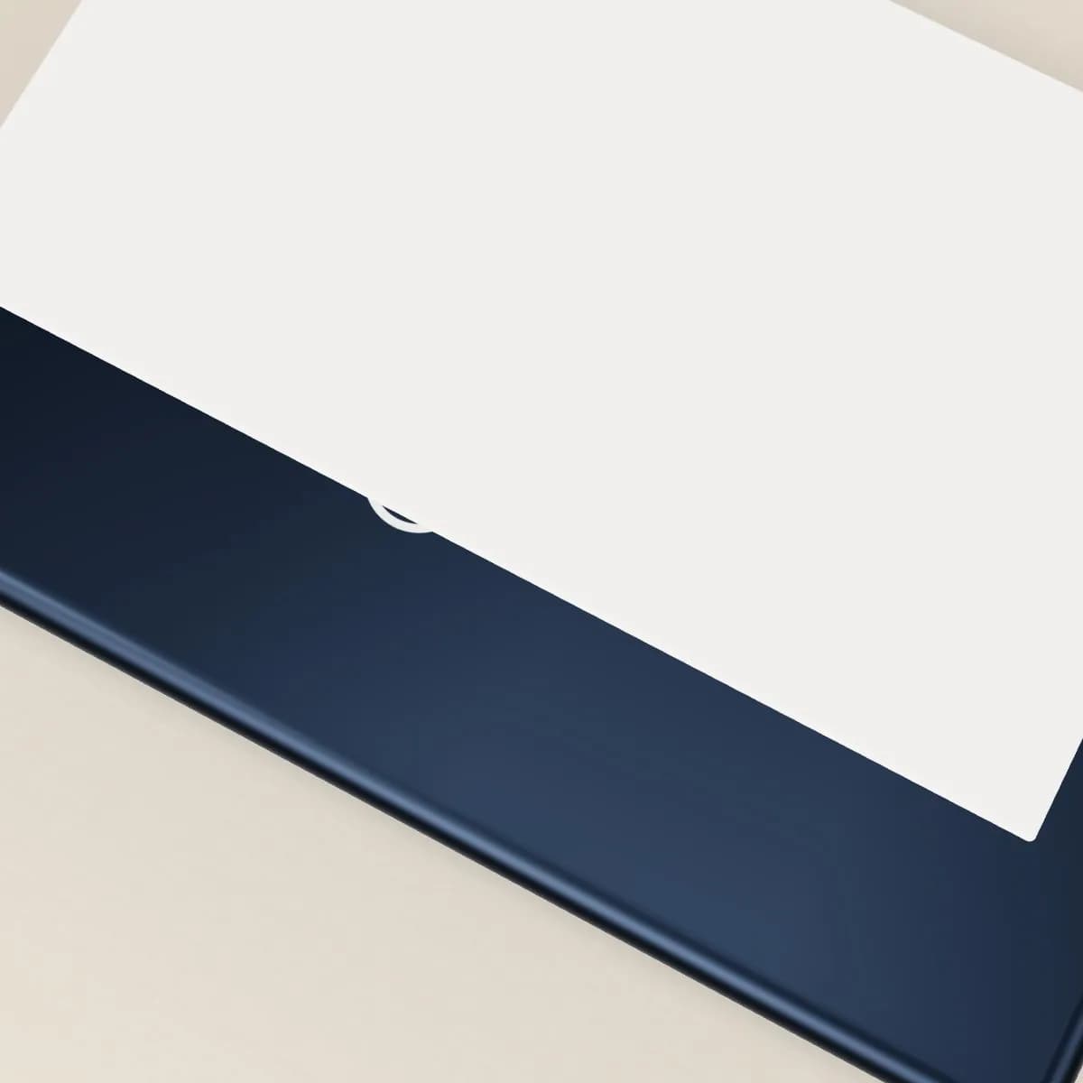 صورة مقربة لطباعة الشعار على حافظة بطاقات ألمنيوم منبثقة بحماية RFID